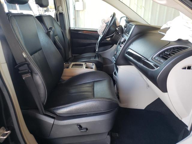 Photo 5 from auction – 2015 CHRYSLER TOWN & COU with VIN 2C4RC1CG2FR526142
