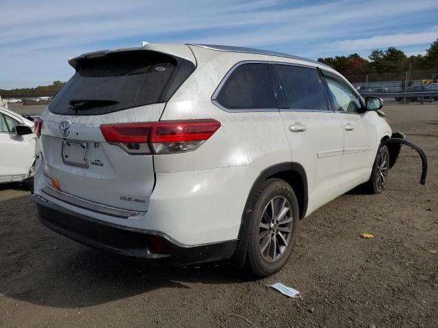Photo 4 from auction – 2018 TOYOTA HIGHLANDER with VIN 5TDJZRFH1JS878448