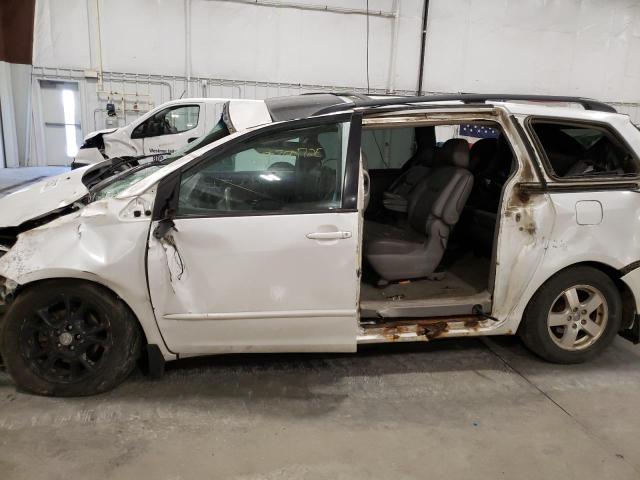 Photo 9 from auction – 2004 TOYOTA SIENNA XLE with VIN 5TDZA22C34S152249