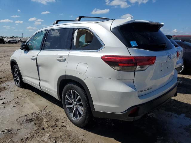 Photo 3 from auction – 2017 TOYOTA HIGHLANDER with VIN 5TDKZRFH6HS507820