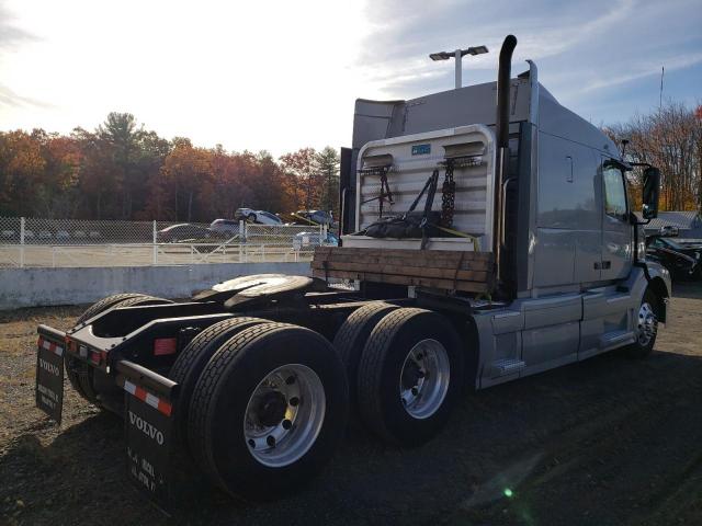 Photo 4 from auction – 2013 VOLVO VN VNL with VIN 4V4NC9EH7DN565617