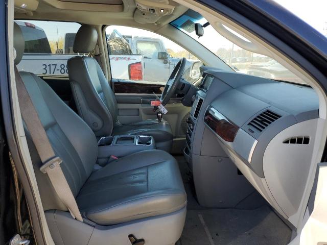 Photo 5 from auction – 2010 CHRYSLER TOWN & COU with VIN 2A4RR5D1XAR241921