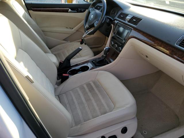 Photo 5 from auction – 2013 VOLKSWAGEN PASSAT SEL with VIN 1VWCH7A37DC076243