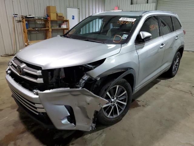 Photo 2 from auction – 2018 TOYOTA HIGHLANDER with VIN 5TDKZRFH5JS537011