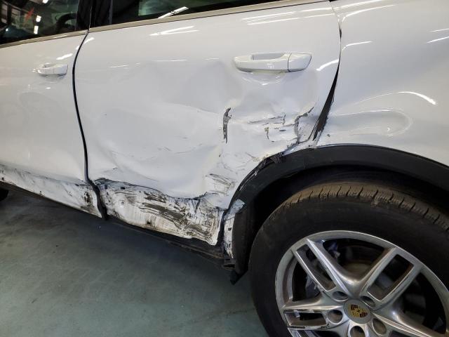 Photo 9 from auction – 2014 PORSCHE CAYENNE with VIN WP1AA2A25ELA97293