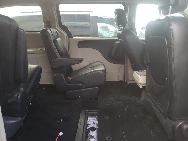 Photo 6 from auction – 2016 CHRYSLER TOWN & COU with VIN 2C4RC1BG8GR301338