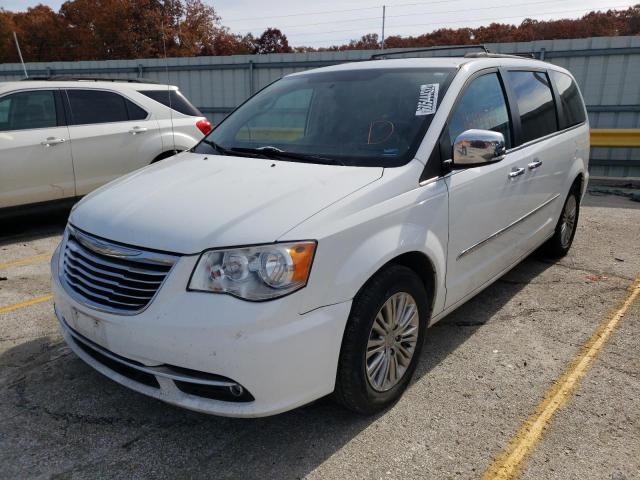 Photo 2 from auction – 2015 CHRYSLER TOWN & COU with VIN 2C4RC1CG7FR754542