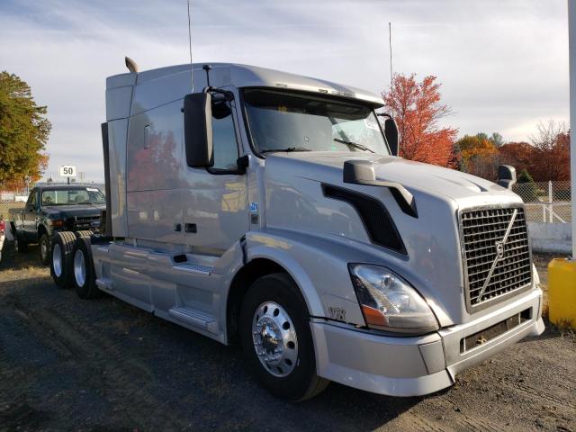VOLVO VN VNL 2013 with VIN 4V4NC9EH7DN565617 - Photo from auction