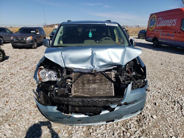 Photo 9 from auction – 2010 CHRYSLER TOWN & COU with VIN 2A4RR5D11AR105483