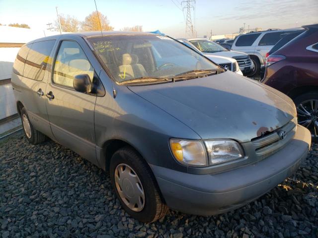 TOYOTA SIENNA CE 2000 with VIN 4T3ZF19C0YU217497 - Photo from auction