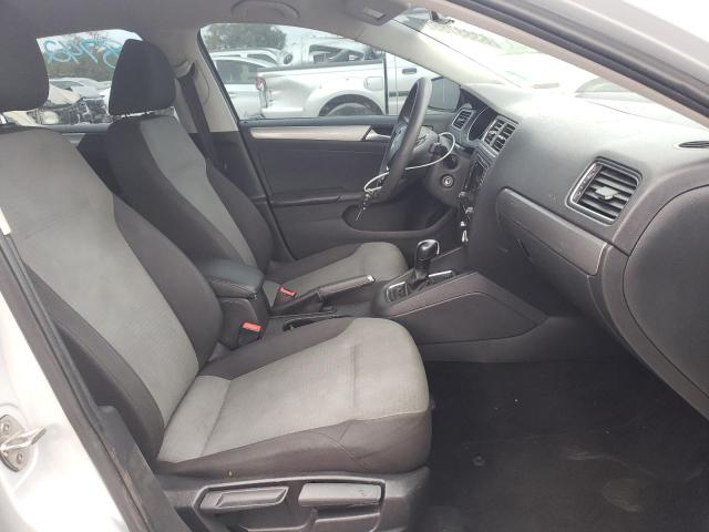 Photo 5 from auction – 2017 VOLKSWAGEN JETTA S with VIN 3VW2B7AJXHM415917
