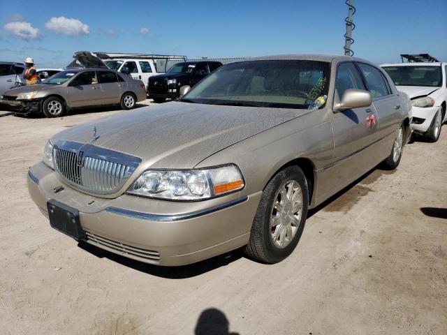 Photo 2 from auction – 2010 LINCOLN TOWN CAR S with VIN 2LNBL8CV9AX629485