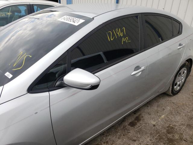 Photo 9 from auction – 2017 KIA FORTE LX with VIN 3KPFK4A71HE081133