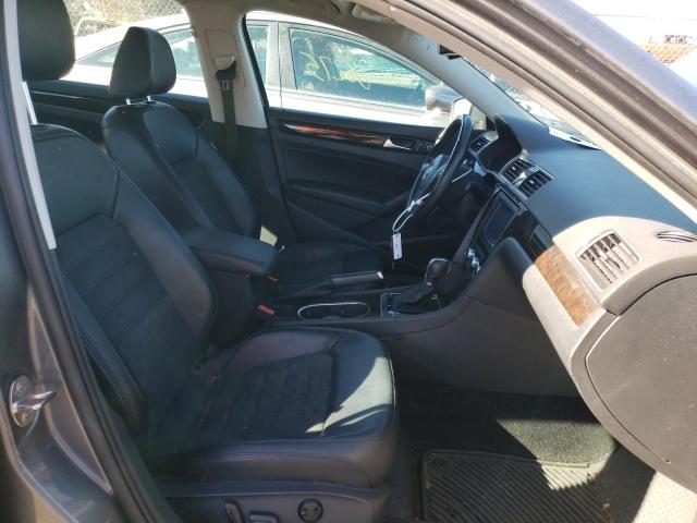 Photo 5 from auction – 2015 VOLKSWAGEN PASSAT SEL with VIN 1VWCT7A32FC028196