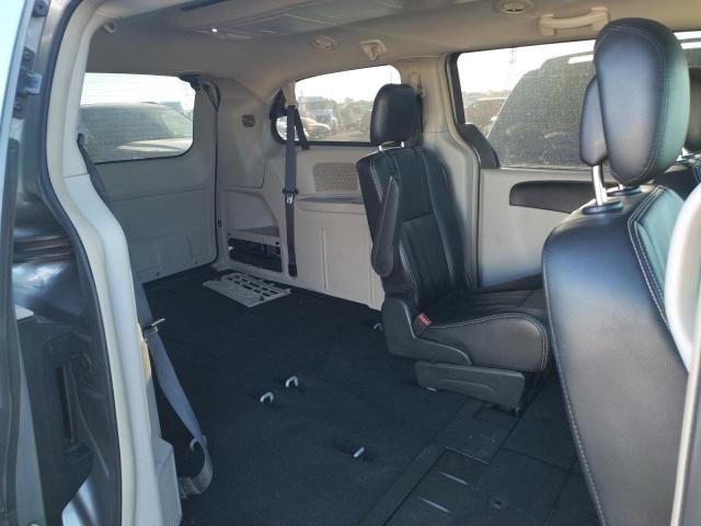 Photo 6 from auction – 2016 CHRYSLER TOWN & COU with VIN 2C4RC1BG7GR299596