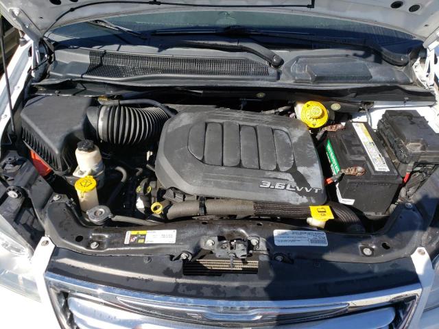 Photo 7 from auction – 2015 CHRYSLER TOWN & COU with VIN 2C4RC1BG8FR739615