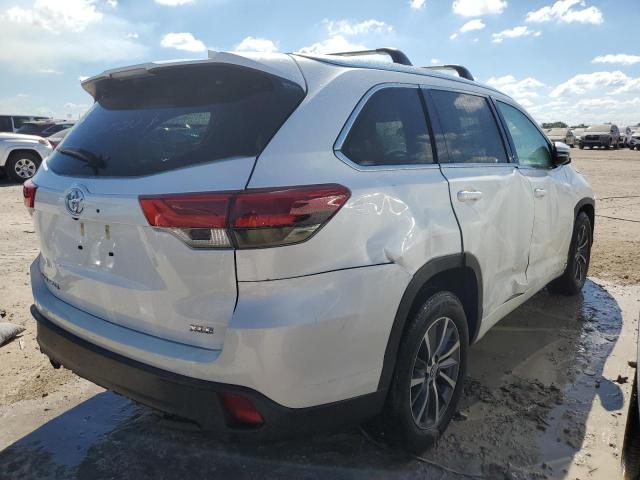 Photo 4 from auction – 2017 TOYOTA HIGHLANDER with VIN 5TDKZRFH6HS507820