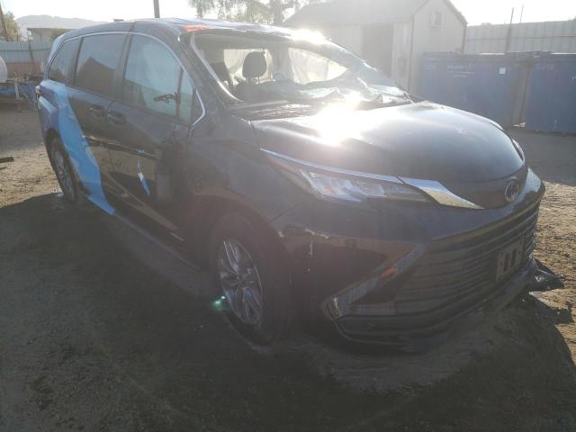 TOYOTA SIENNA LE 2021 with VIN 5TDKRKEC5MS028005 - Photo from auction