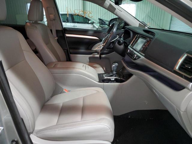 Photo 5 from auction – 2018 TOYOTA HIGHLANDER with VIN 5TDKZRFH5JS537011