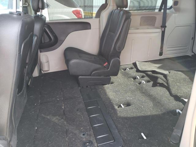 Photo 6 from auction – 2015 CHRYSLER TOWN & COU with VIN 2C4RC1CG7FR754542
