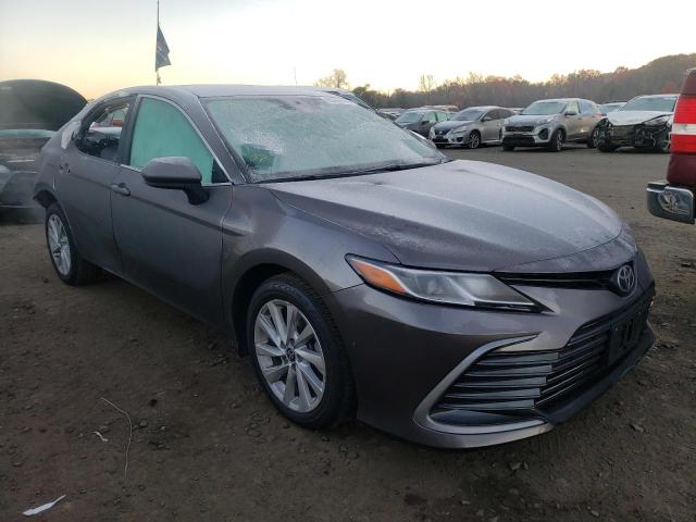 Photo 1 from auction – 2022 TOYOTA CAMRY LE with VIN 4T1C11AK7NU652058