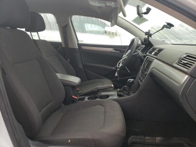Photo 5 from auction – 2016 VOLKSWAGEN PASSAT S with VIN 1VWAT7A38GC024243