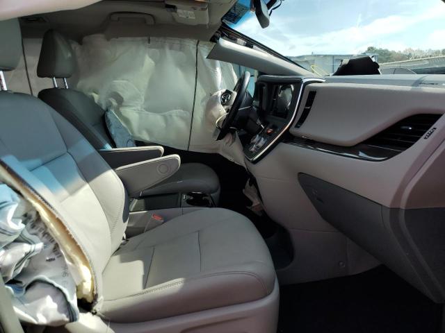 Photo 5 from auction – 2017 TOYOTA SIENNA XLE with VIN 5TDYZ3DC2HS896549