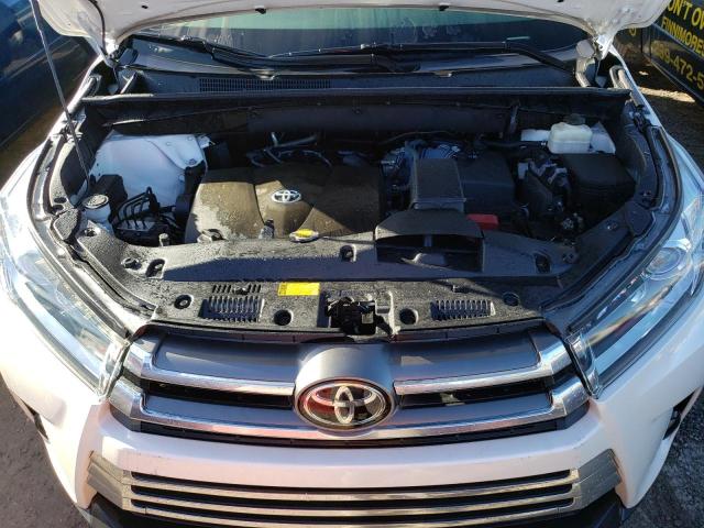 Photo 7 from auction – 2017 TOYOTA HIGHLANDER with VIN 5TDDZRFH4HS365444