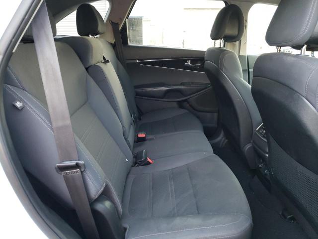 Photo 6 from auction – 2016 KIA SORENTO LX with VIN 5XYPG4A32GG117321