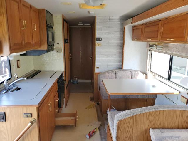 Photo 6 from auction – 1999 WINNEBAGO RV with VIN 3FCNF53S1XJA36657