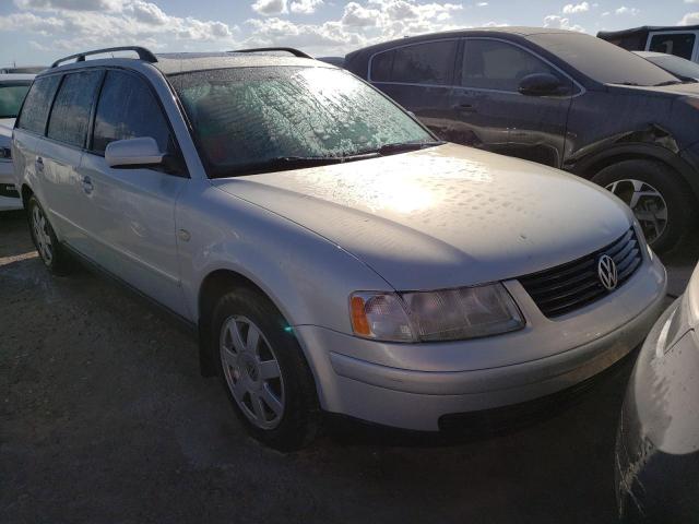 VOLKSWAGEN PASSAT GLS 2000 with VIN WVWND23B5YE146038 - Photo from auction