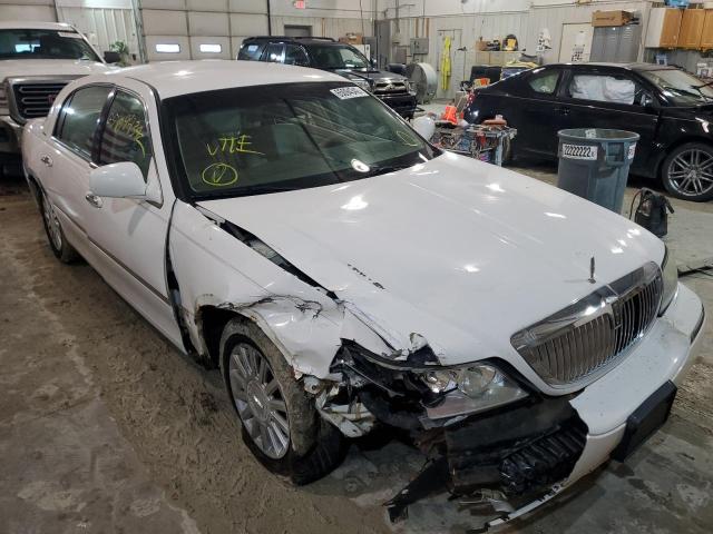 LINCOLN TOWN CAR E 2003 with VIN 1LNHM81W83Y694690 - Photo from auction