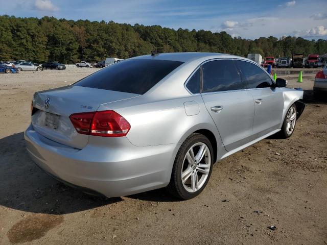 Photo 4 from auction – 2014 VOLKSWAGEN PASSAT SE with VIN 1VWBS7A33EC119460