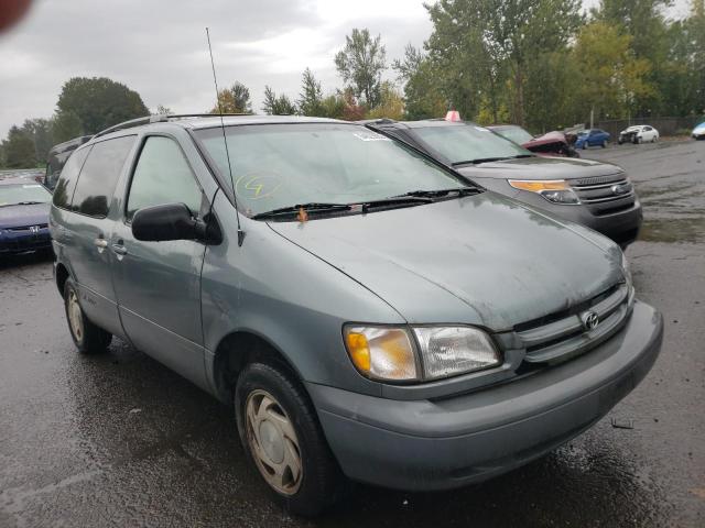 TOYOTA SIENNA LE 2000 with VIN 4T3ZF13C8YU174746 - Photo from auction