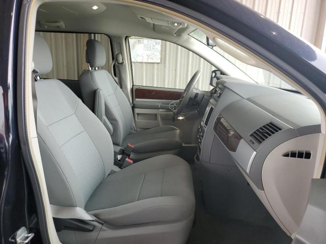 Photo 5 from auction – 2010 CHRYSLER TOWN & COU with VIN 2A4RR5D1XAR436918