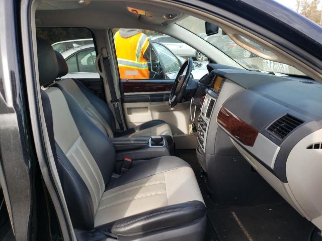 Photo 5 from auction – 2010 CHRYSLER TOWN & COU with VIN 2A4RR8D17AR428440