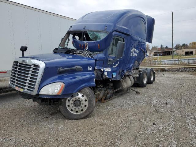 Photo 2 from auction – 2015 FREIGHTLINER CASCADIA 1 with VIN 3AKJGLDV6FSGA5294