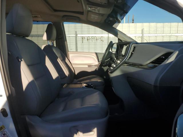 Photo 5 from auction – 2017 TOYOTA SIENNA XLE with VIN 5TDDZ3DC0HS168422