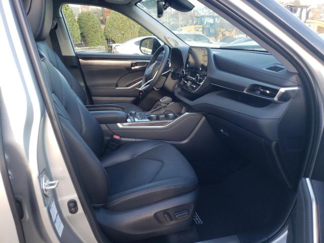 Photo 5 from auction – 2022 TOYOTA HIGHLANDER with VIN 5TDDZRBH5NS574581