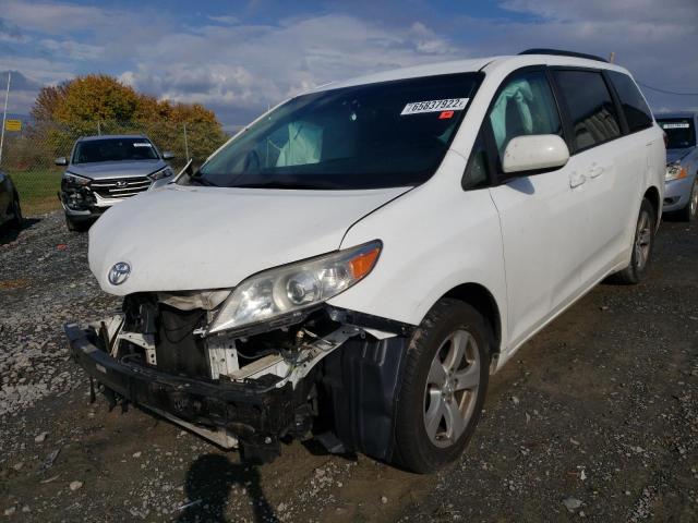 Photo 2 from auction – 2017 TOYOTA SIENNA LE with VIN 5TDKZ3DC6HS815073