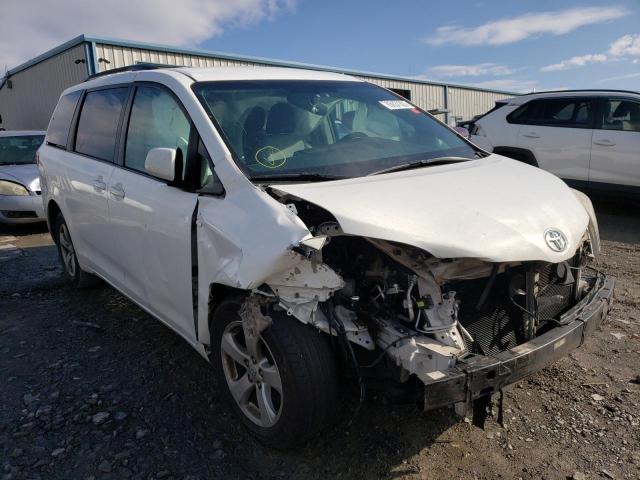 TOYOTA SIENNA LE 2017 with VIN 5TDKZ3DC6HS815073 - Photo from auction