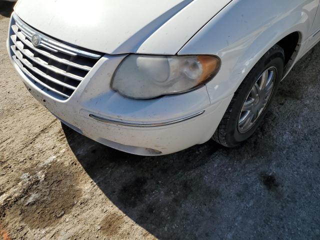 Photo 9 from auction – 2005 CHRYSLER TOWN & COU with VIN 2C8GP64L85R350263