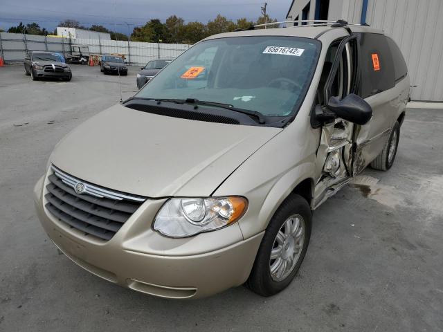Photo 2 from auction – 2005 CHRYSLER TOWN & COU with VIN 2C4GP54L55R323047