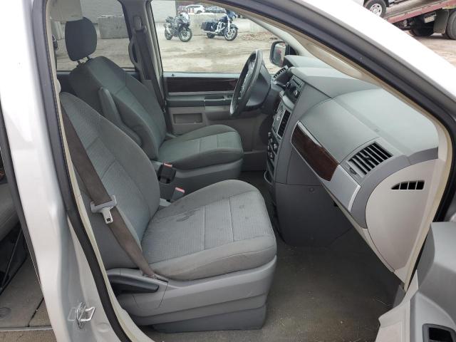 Photo 5 from auction – 2010 CHRYSLER TOWN & COU with VIN 2A4RR5D18AR155720