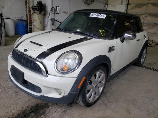 Photo 2 from auction – 2009 MINI COOPER S with VIN WMWMF735X9TT94261