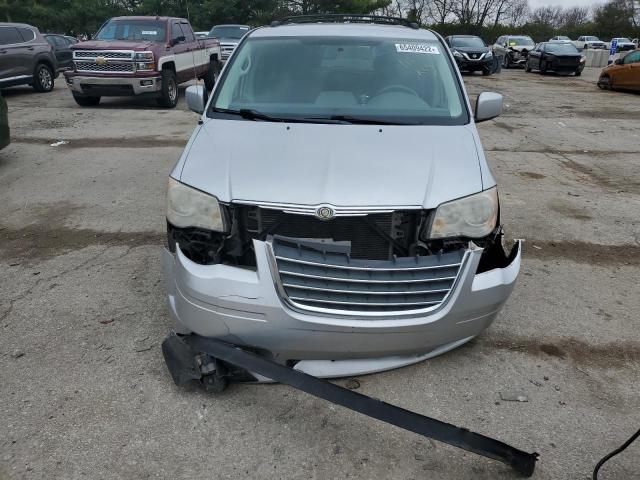 Photo 9 from auction – 2010 CHRYSLER TOWN & COU with VIN 2A4RR5D18AR155720