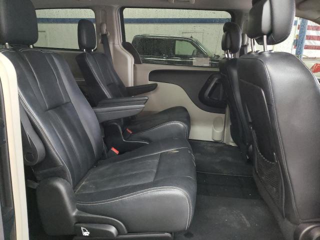Photo 6 from auction – 2016 CHRYSLER TOWN & COU with VIN 2C4RC1BG5GR157330