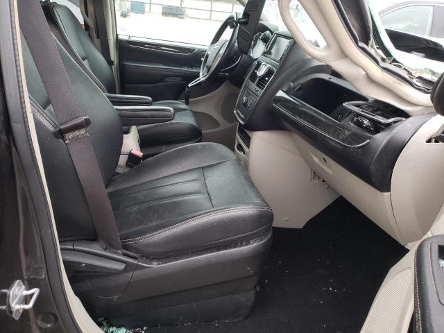 Photo 5 from auction – 2016 CHRYSLER TOWN & COU with VIN 2C4RC1BG4GR245608