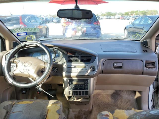 Photo 8 from auction – 2002 TOYOTA SIENNA with VIN 4T3ZF13C22U476220