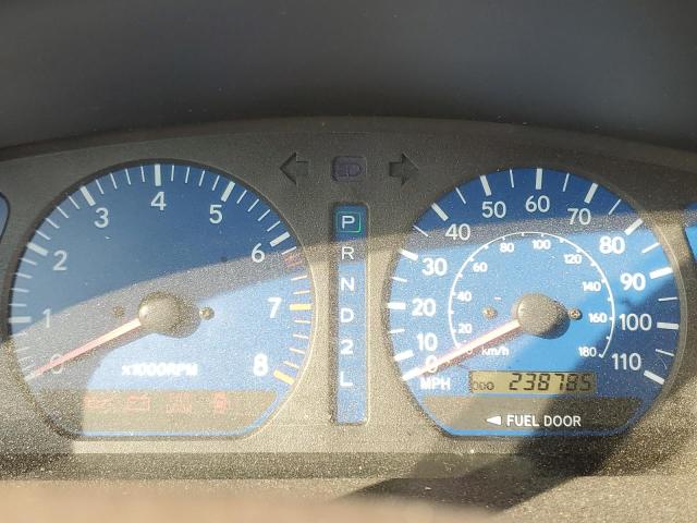 Photo 9 from auction – 2002 TOYOTA SIENNA with VIN 4T3ZF13C22U476220